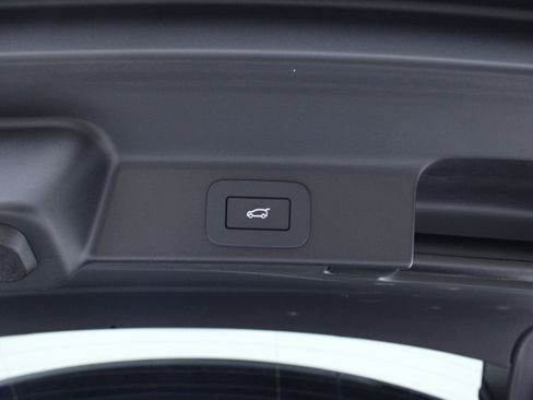 Used 2025 Jaguar F-PACE R-Dynamic S image 10