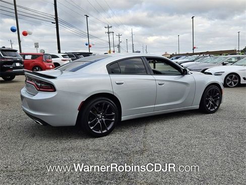 Used 2019 Dodge Charger SXT image 13