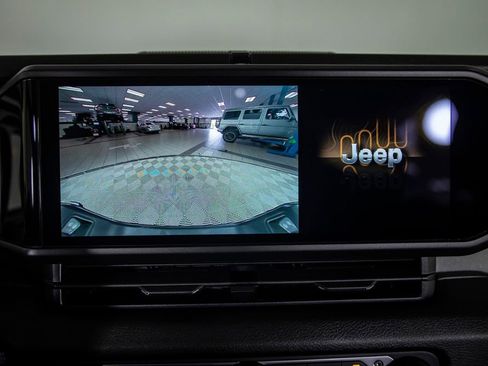 Used 2025 Jeep Gladiator Sport AWD/4WD image 26