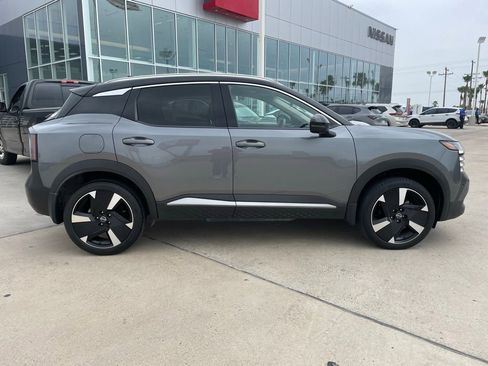 Certified 2025 Nissan Kicks SR FWD image 2