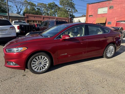 Used 2013 Ford Fusion SE FWD image 3