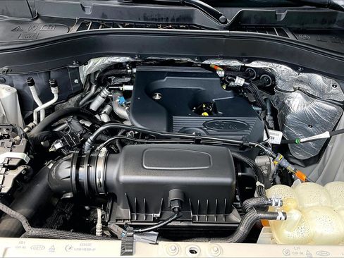 Certified 2020 Ford Explorer XLT w/ Equipment Group 202A AWD/4WD image 9