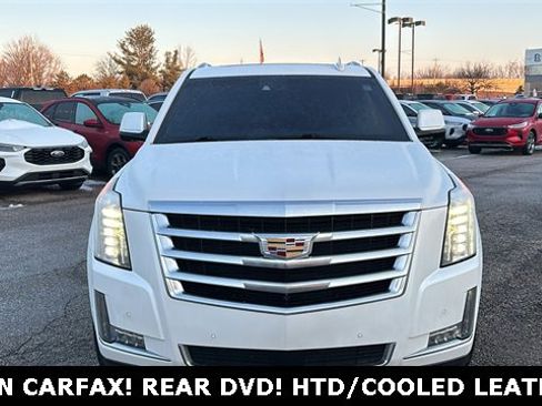 Used 2017 Cadillac Escalade Premium Luxury image 5