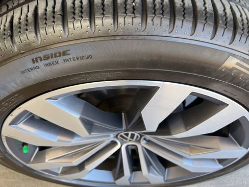 Certified 2022 Volkswagen Atlas SEL Premium image 32