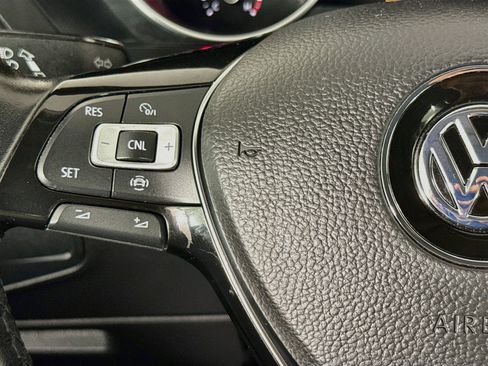 Used 2019 Volkswagen Tiguan SE w/ Panoramic Sunroof Package FWD image 11