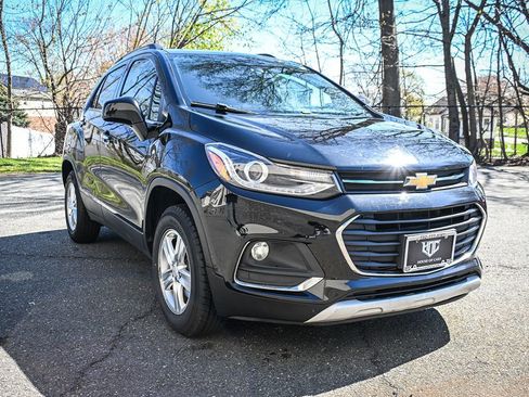 Used 2019 Chevrolet Trax LT w/ LT Convenience Package image 6