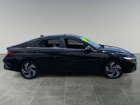 Used 2025 Hyundai Elantra Limited FWD image 6