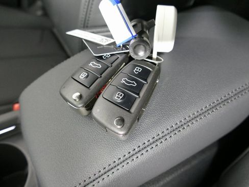 New 2025 Audi Q3 2.0T Premium image 13