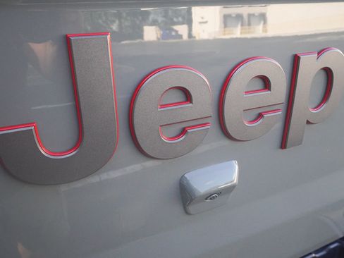 Used 2023 Jeep Gladiator Rubicon w/ LED Lighting Group AWD/4WD image 33