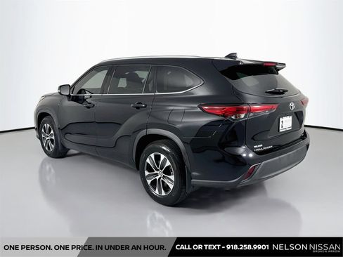Used 2021 Toyota Highlander XLE FWD image 7