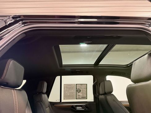Used 2025 Chevrolet Tahoe High Country AWD/4WD image 16