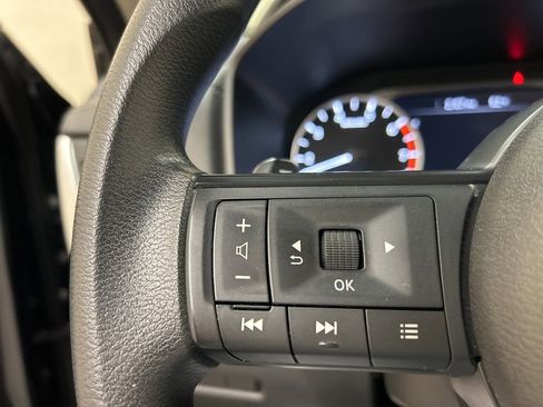 Used 2024 Nissan Rogue S image 21