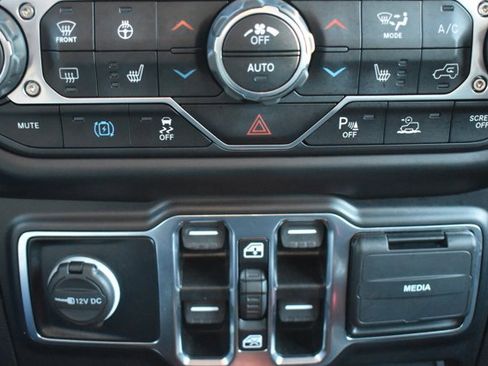 Used 2021 Jeep Wrangler Unlimited Rubicon 4xe image 26