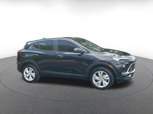 Used 2025 Buick Encore GX Preferred AWD/4WD image 2