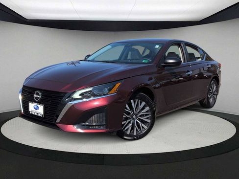 Used 2024 Nissan Altima 2.5 SV AWD/4WD image 1