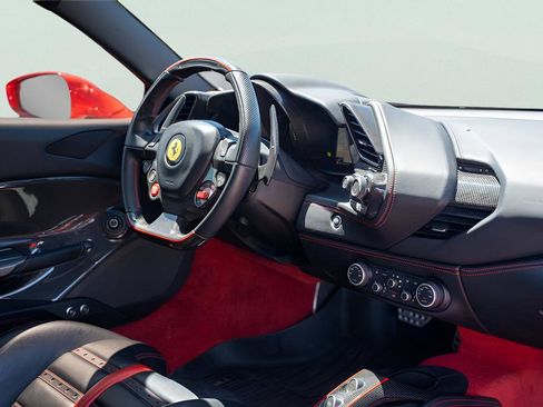 Used 2017 Ferrari 488 GTB RWD image 41