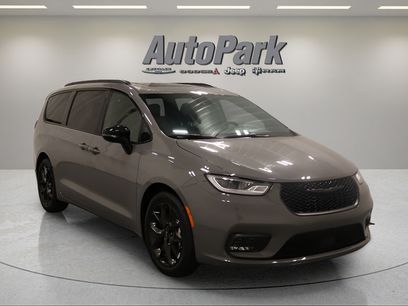 Used 2025 Chrysler Pacifica Limited