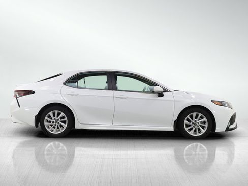 Used 2024 Toyota Camry SE image 6
