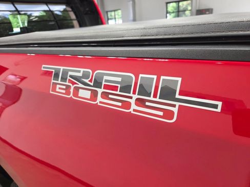 Used 2022 Chevrolet Silverado 1500 LT Trail Boss w/ Bed Protection Package AWD/4WD image 17
