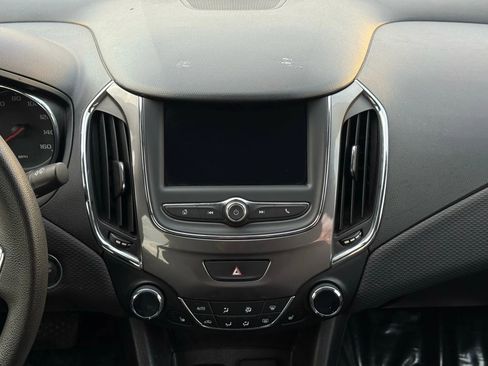 Used 2019 Chevrolet Cruze LT w/ Convenience Package image 30