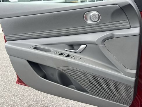 Certified 2025 Hyundai Elantra SEL FWD image 32
