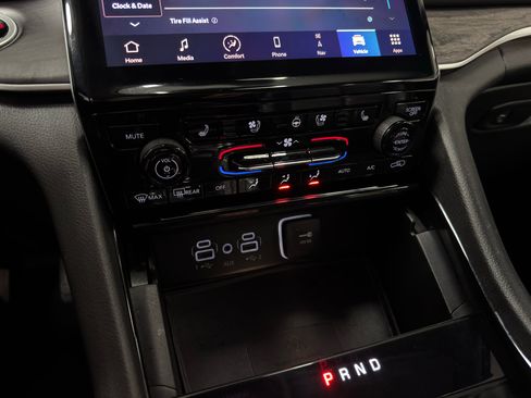 Used 2023 Jeep Grand Cherokee Limited w/ Luxury Tech Group II image 24