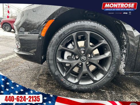 New 2026 Chrysler Pacifica Limited w/ Uconnect Theater Family Group AWD/4WD image 31