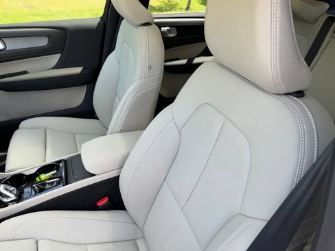 New 2026 Volvo XC40 B5 Plus w/ Climate Package AWD/4WD image 18