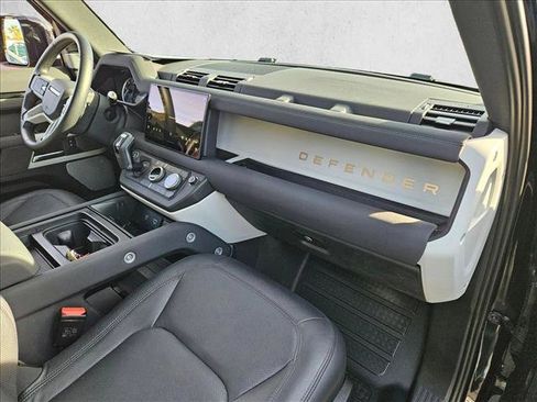 Used 2023 Land Rover Defender 130 SE image 22