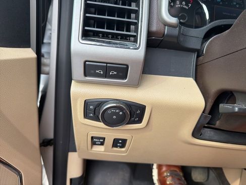 Used 2018 Ford F150 Lariat image 17