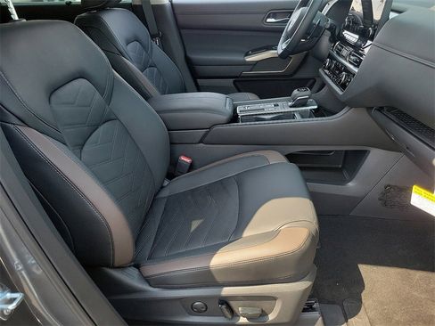 New 2025 Nissan Pathfinder Platinum w/ Cargo Package image 12