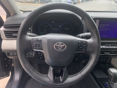 Used 2025 Toyota Camry XLE image 14