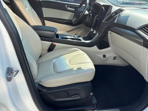 Used 2022 Ford Edge Titanium image 16
