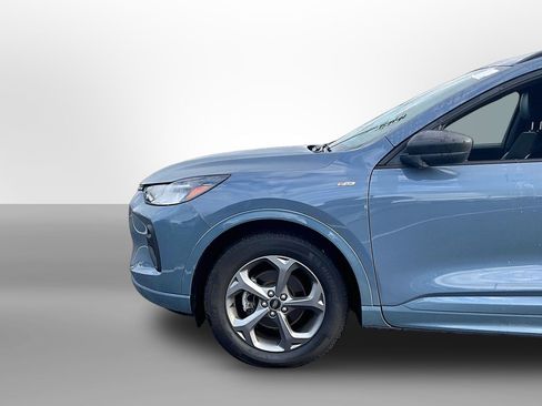 Used 2023 Ford Escape ST-Line w/ Tech Pack #1 AWD/4WD image 3
