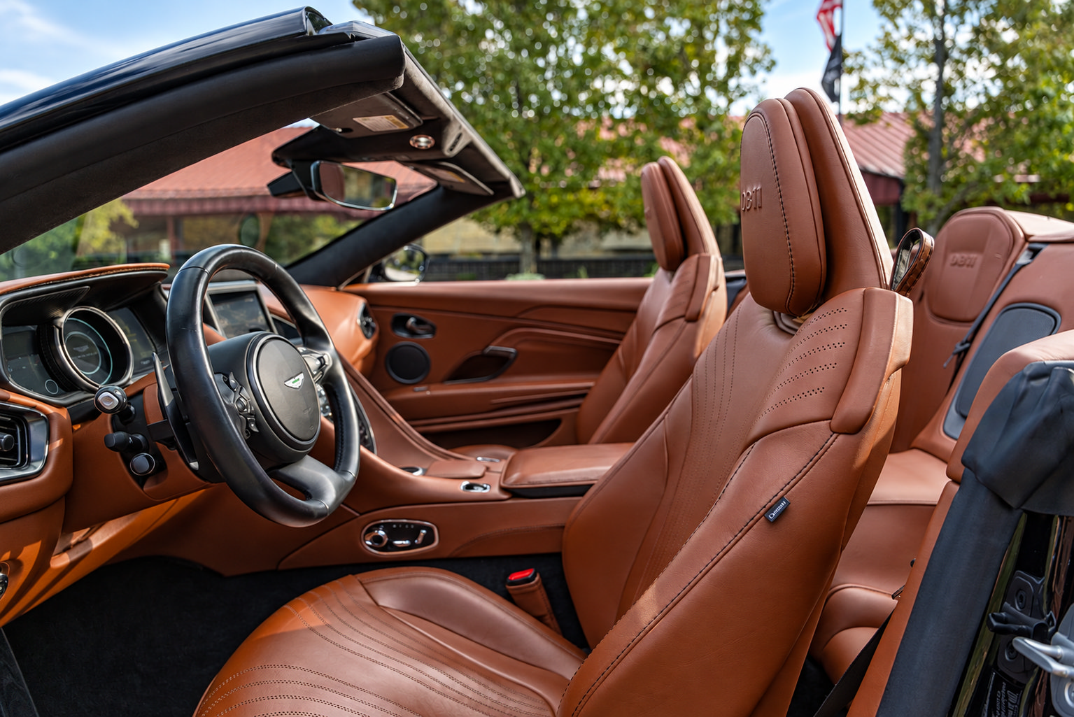Used 2019 Aston Martin DB11 Volante RWD image 13