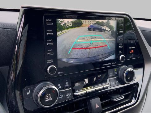 Used 2022 Toyota Highlander XLE AWD/4WD image 28