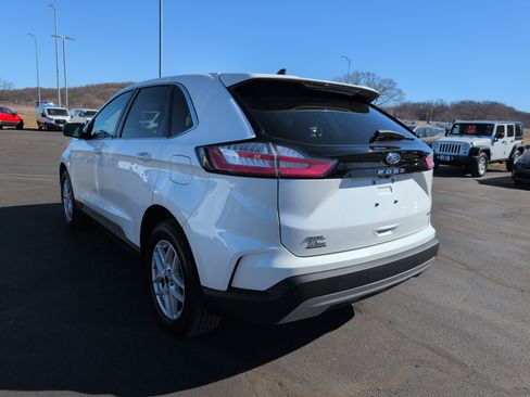 Used 2023 Ford Edge SEL w/ Convenience Package image 3