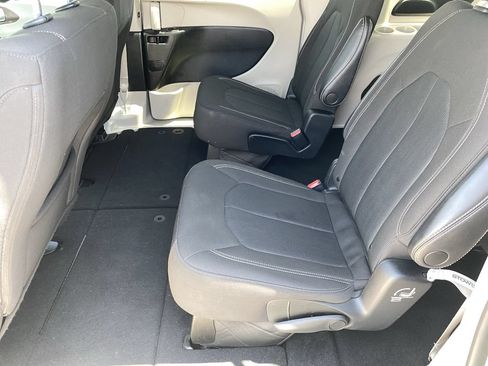 Used 2023 Chrysler Voyager LX FWD image 15