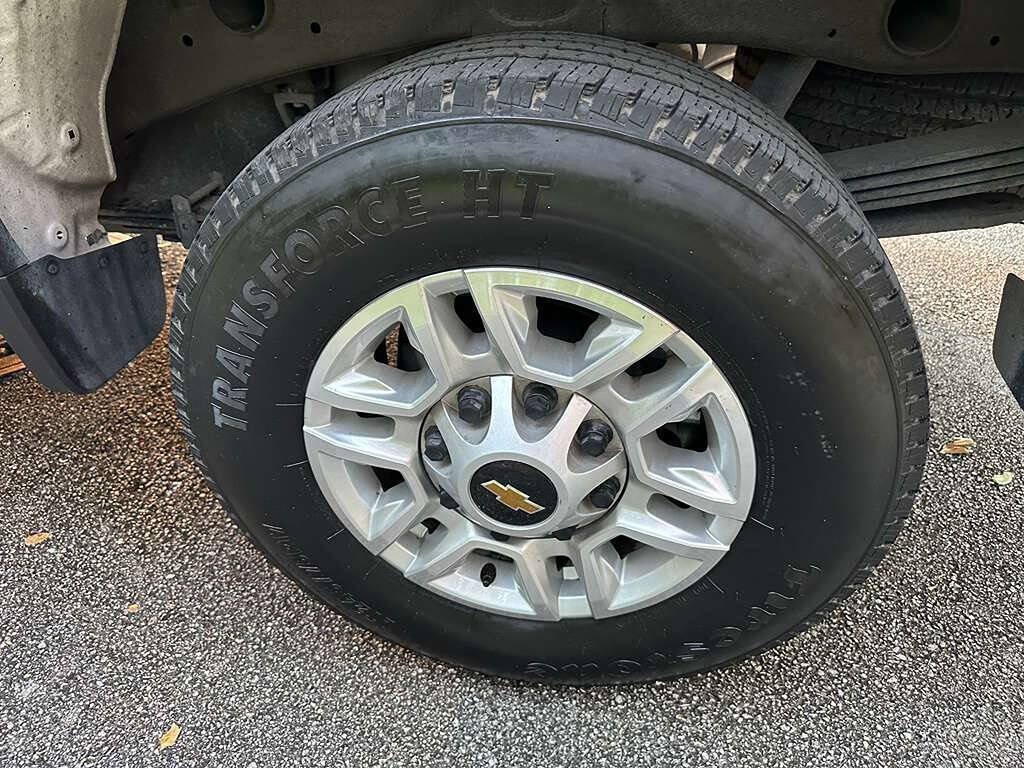 Used 2025 Chevrolet Silverado 2500 LT w/ Convenience Package AWD/4WD image 18