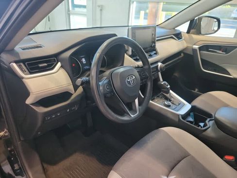 Used 2021 Toyota RAV4 XLE image 10