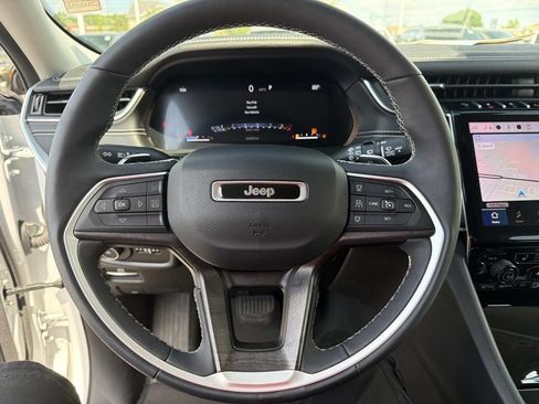 Used 2023 Jeep Grand Cherokee L Limited AWD/4WD image 23