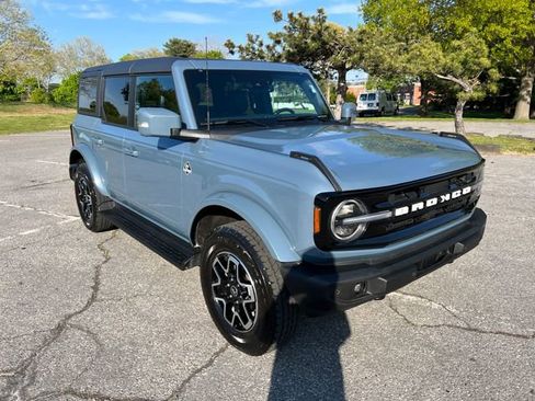 Used 2025 Ford Bronco Outer Banks AWD/4WD image 1