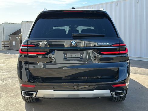 New 2026 BMW X7 xDrive40i w/ Premium Package image 7