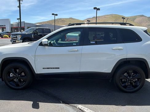 Used 2019 Jeep Cherokee Latitude Plus AWD/4WD image 6