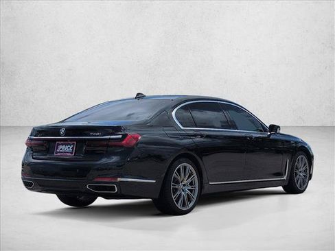 Used 2022 BMW 740i w/ Premium Package RWD image 5