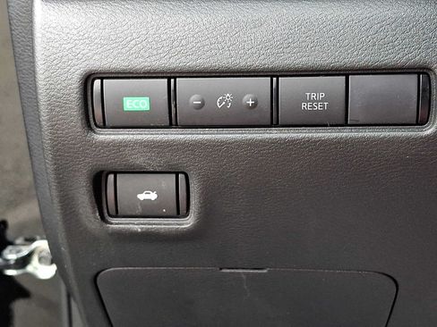 Used 2024 Nissan Sentra SR w/ SR Premium Package FWD image 23