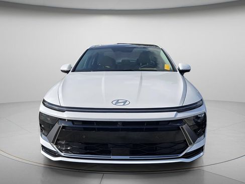 Used 2025 Hyundai Sonata Limited FWD image 3