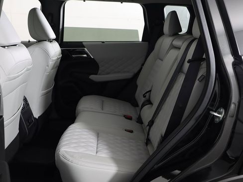 New 2025 Mitsubishi Outlander SEL image 35