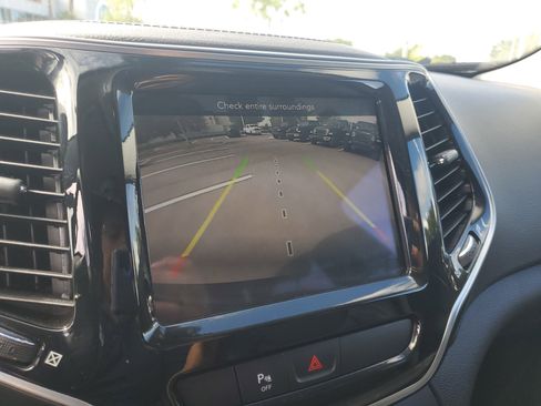 Used 2020 Jeep Cherokee Limited FWD image 19