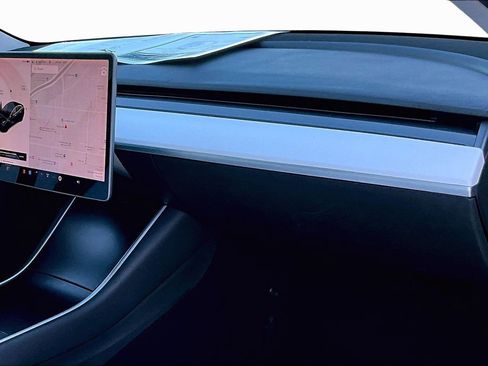 Used 2018 Tesla Model 3 Long Range image 14